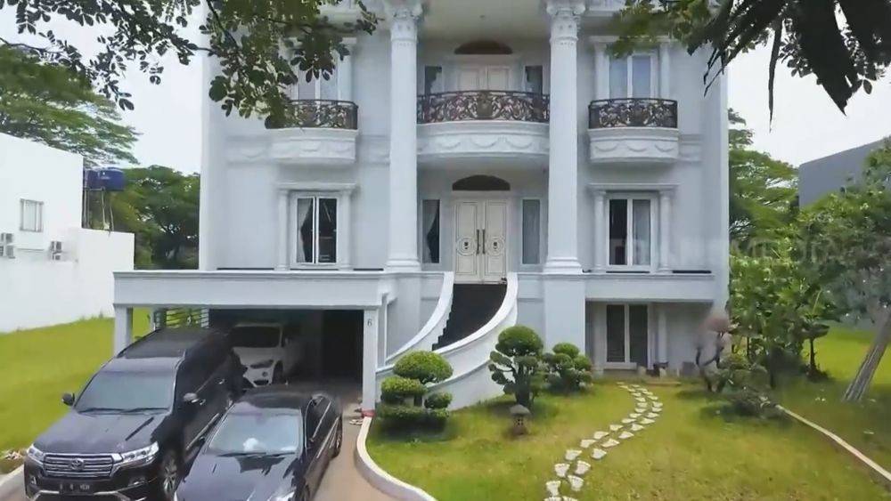 Jadi Sorotan 10 Potret Mewah Rumah Megah Indra Kenz