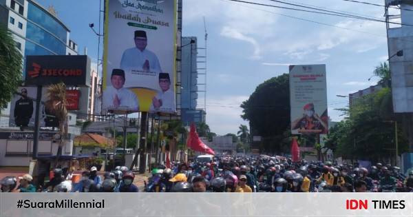 Peserta Demo Aliansi Lampung Memanggil Serbu Gedung DPRD