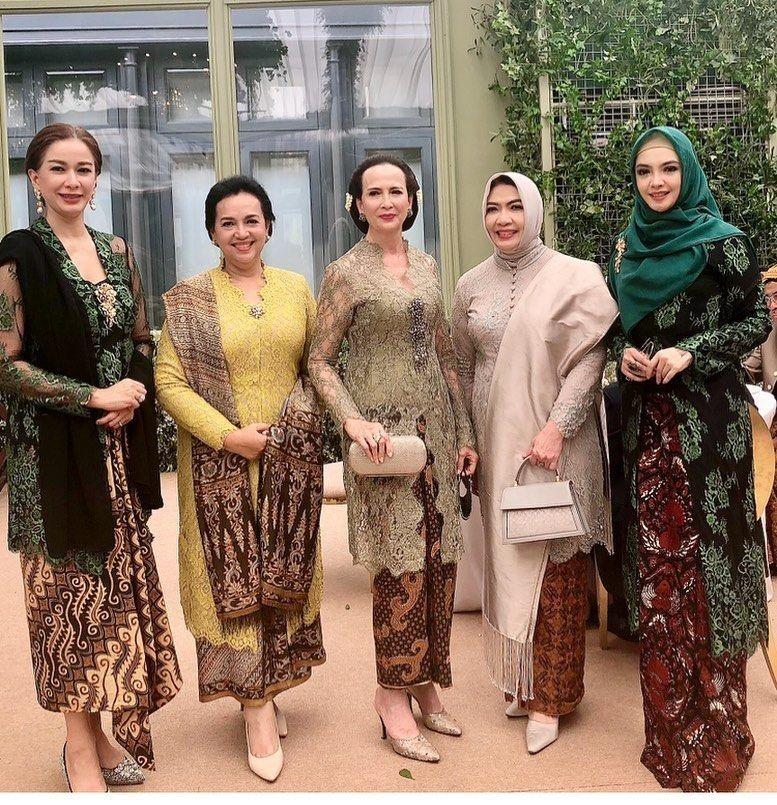 Kebaya Hijab Simple Tapi Mewah Kondangan Jadi Favorit