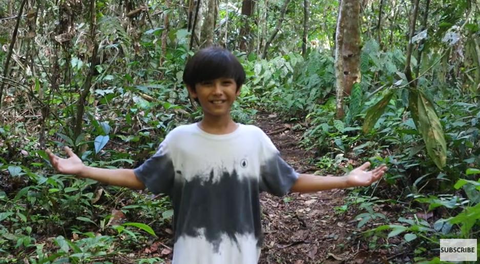 Potret Enzo Adik Andrew Kalaweit Berani Main Di Hutan