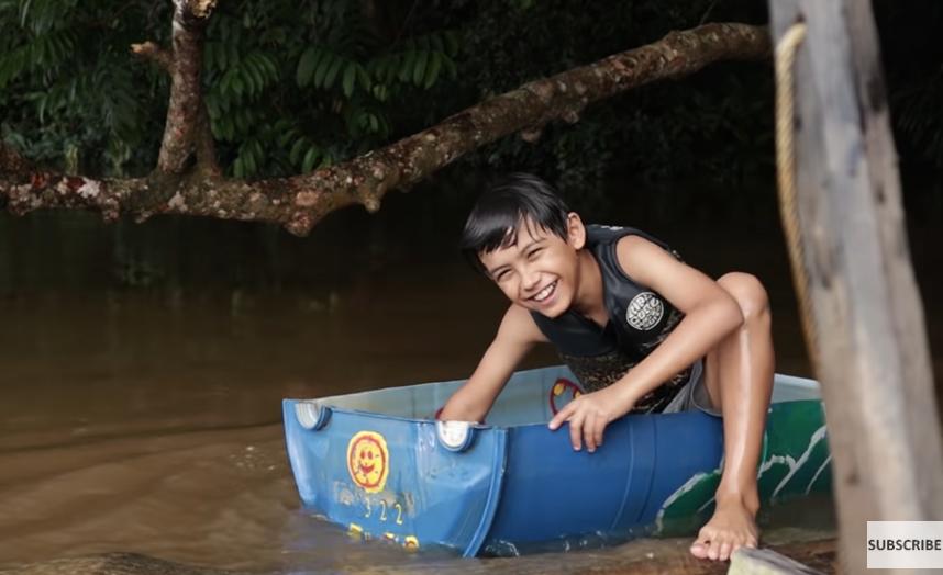 10 Potret Enzo Adik Andrew Kalaweit Berani Main Di Hutan