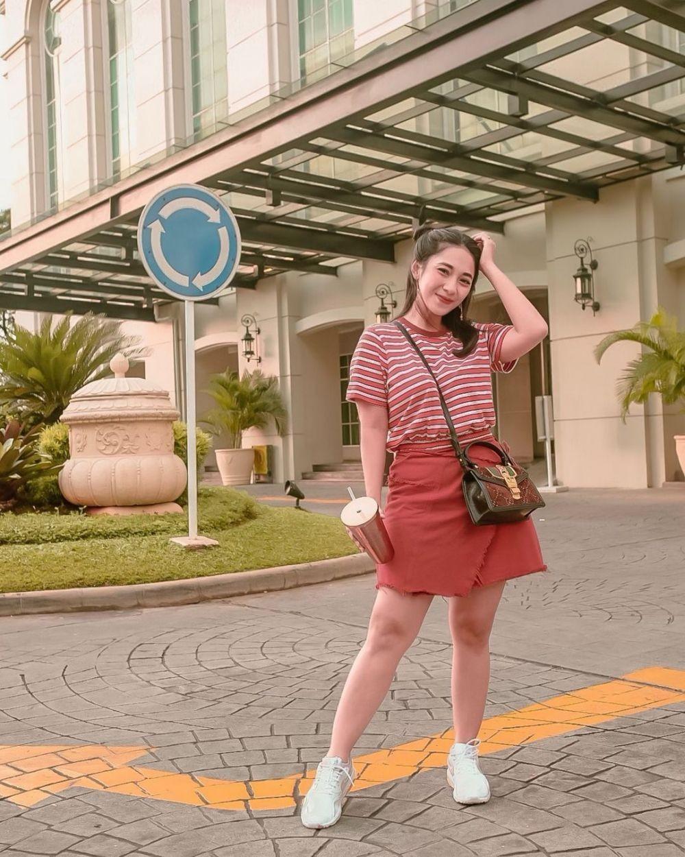 12 Inspirasi OOTD Hangout Ala Dinda Kirana