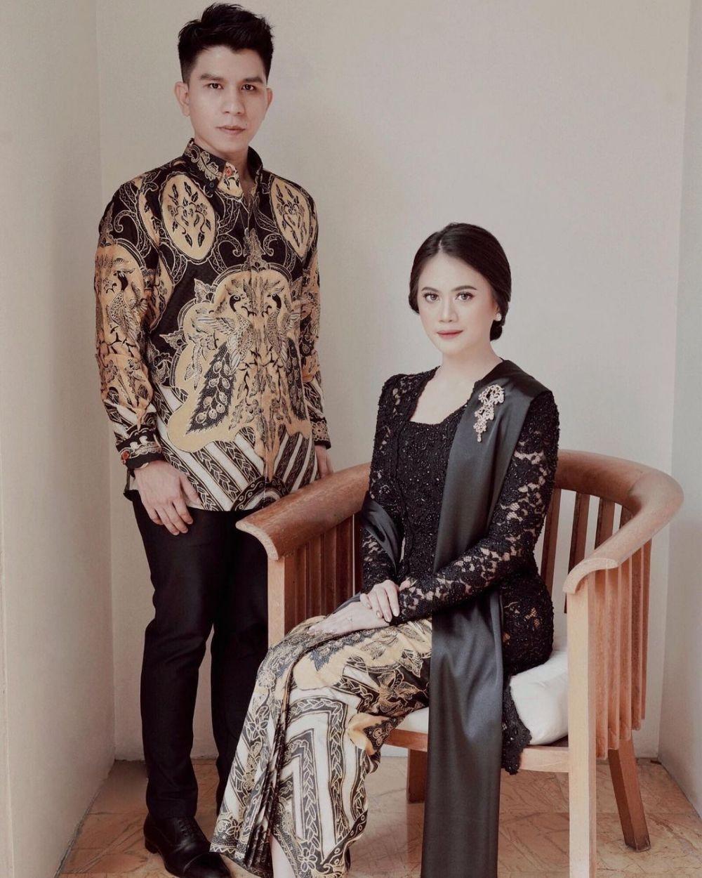 9 Inspirasi Kebaya Brokat Hitam Untuk Kondangan Couple