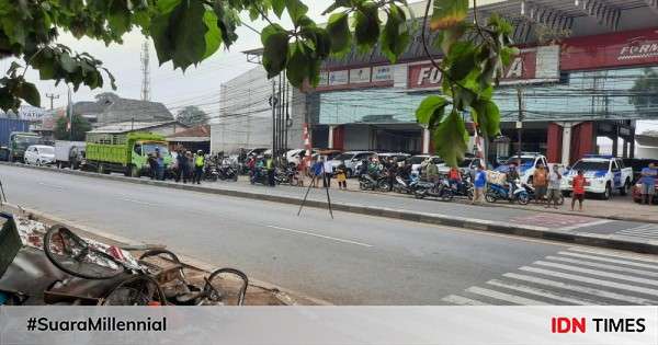 Polisi Lakukan Olah Tkp Di Lokasi Kecelakaan Maut Bekasi