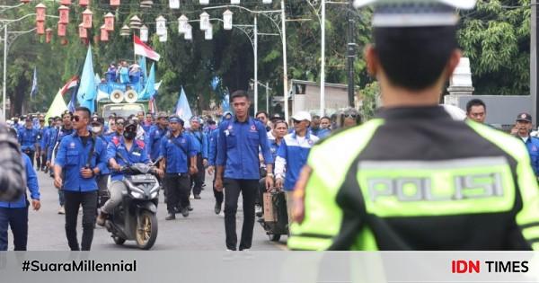 Buruh Purwakarta Turun Ke Jalan Tuntut UMK Naik 24 Persen