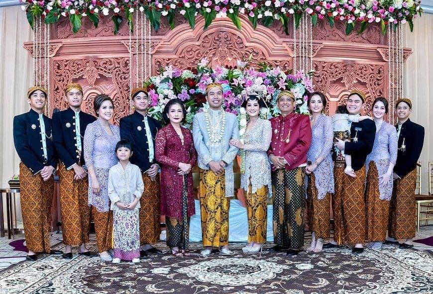 Inspirasi Kebaya Untuk Saudara Pengantin Ala Seleb