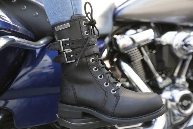 7 Tips Memilih Sepatu Touring Buat Perempuan