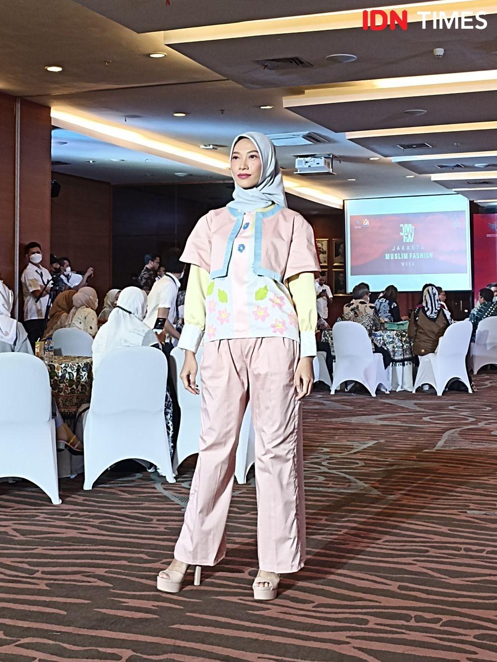 10 Padu Padan Baju Muslim Bergaya Edgy Dan Modern Menawan