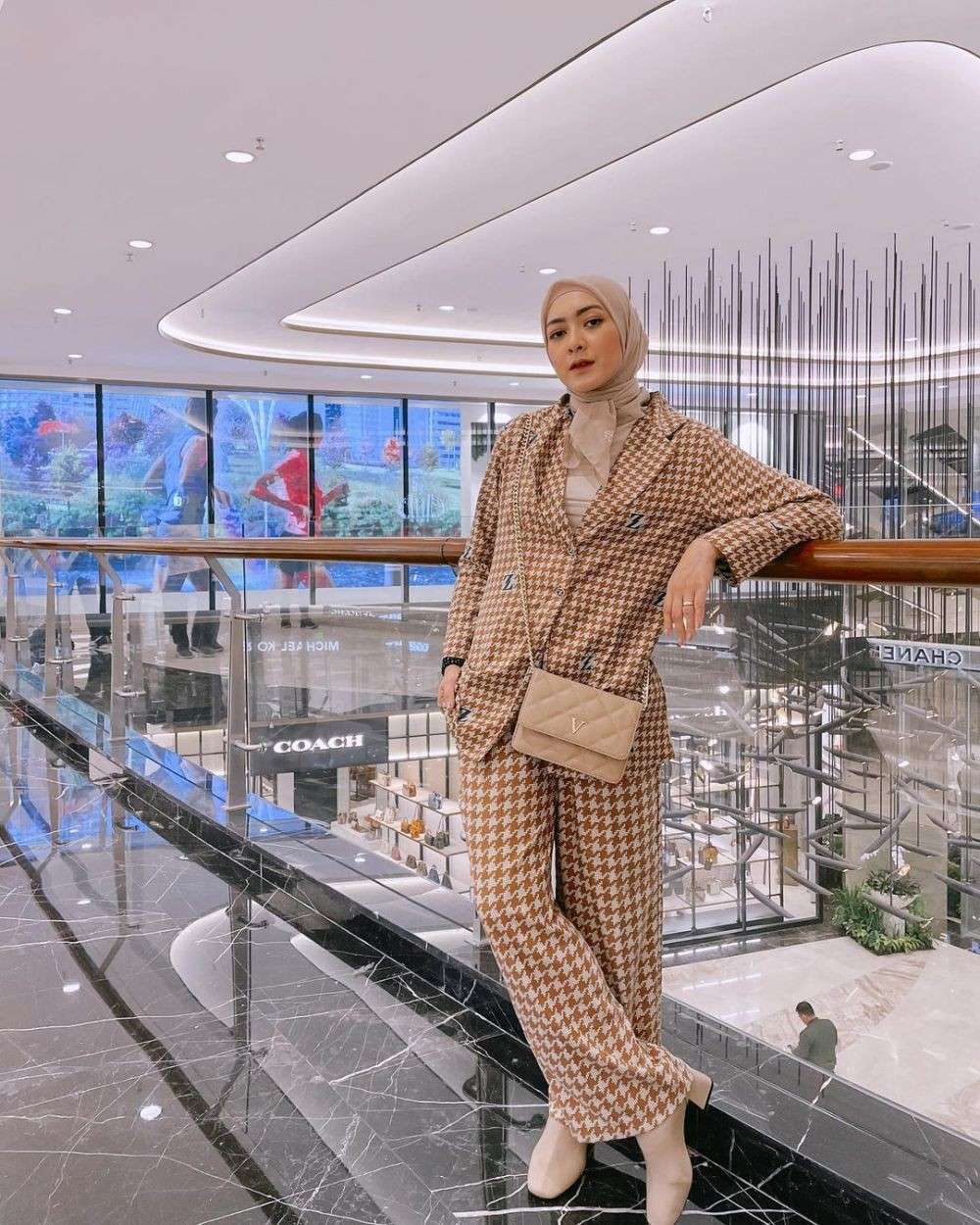 Ide Office Look Pakai Hijab Ala Richa Novisha