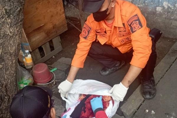 Pemilik Warung Di Surabaya Temukan Mayat Bayi