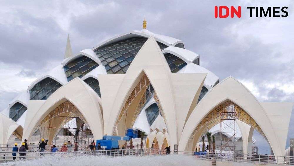 Masjid Raya Al Jabbar Sediakan Takjil Selama Ramadan