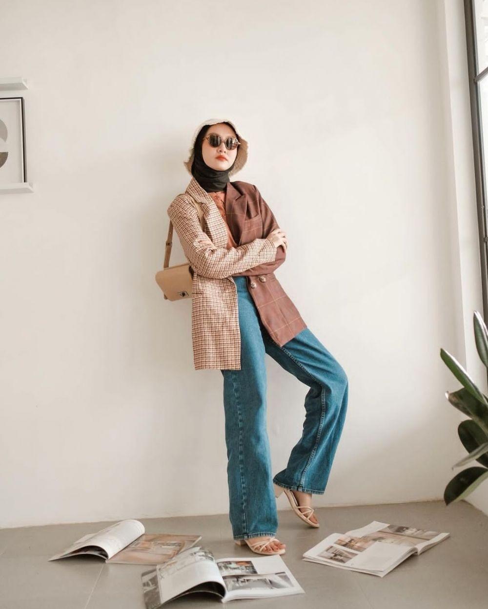 Ide Padu Padan Blazer Dan Jeans Bikin Style Hijab Hits