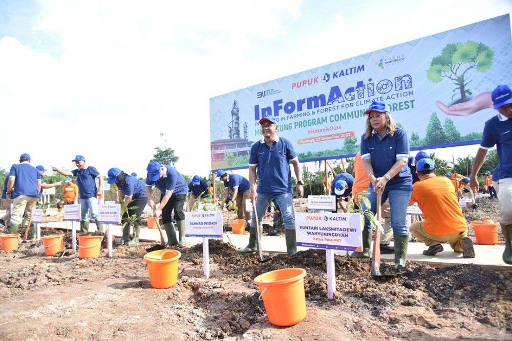 Kurangi Karbon PKT Tanam Pohon Pulihkan Lahan Bekas Tambang