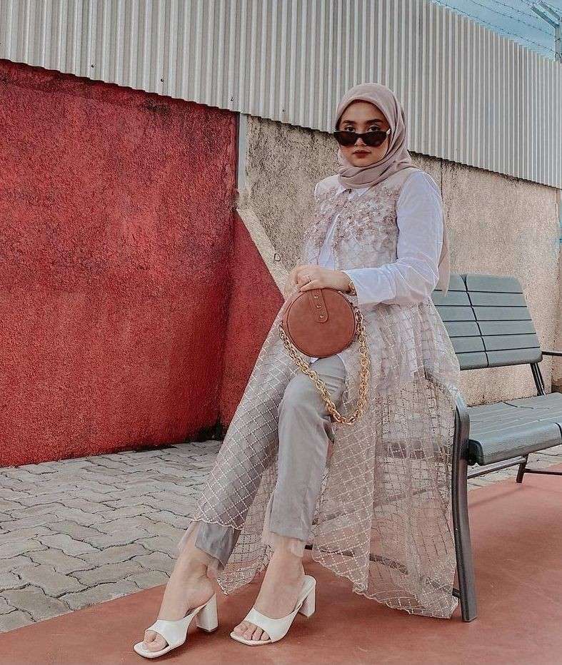 10 Style Kondangan Hijab Pakai Celana Ala Nabila Hatifa