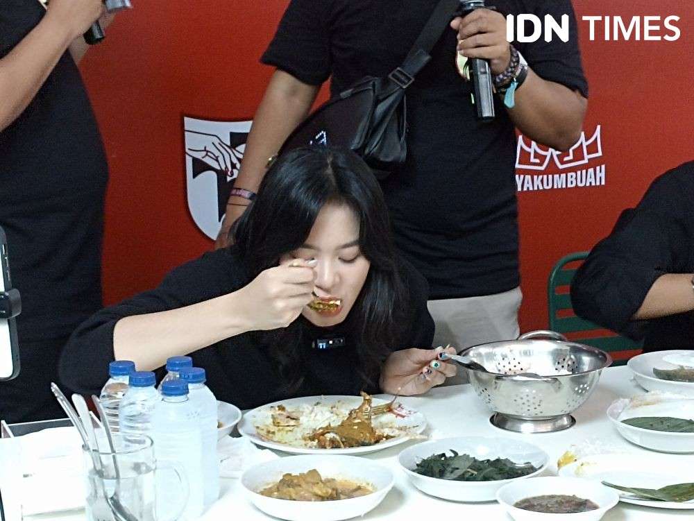 Potret Zee Jkt Makan Nasi Padang Lawan Arief Muhammad