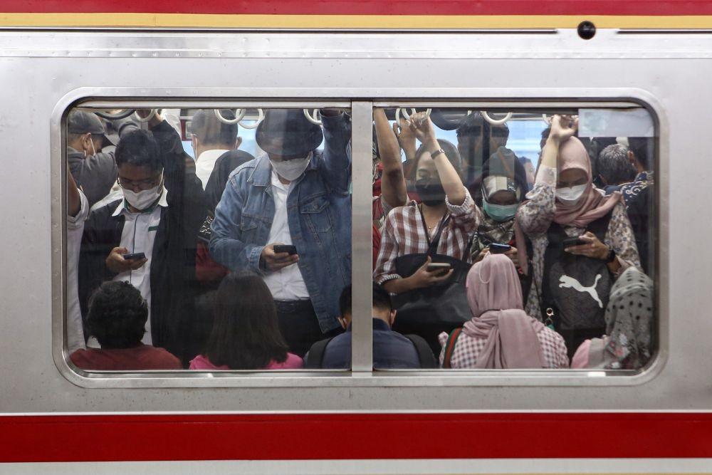 Penumpang KRL Membludak Di Stasiun Sudirman KAI Buka Suara