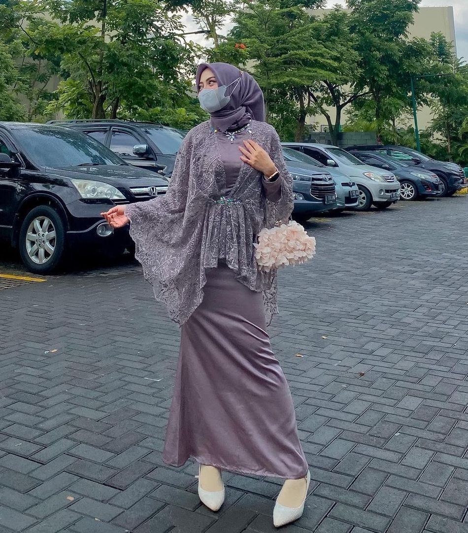 Style Hijab Kondangan Yazfa Rachman Gaun Sampai One Set