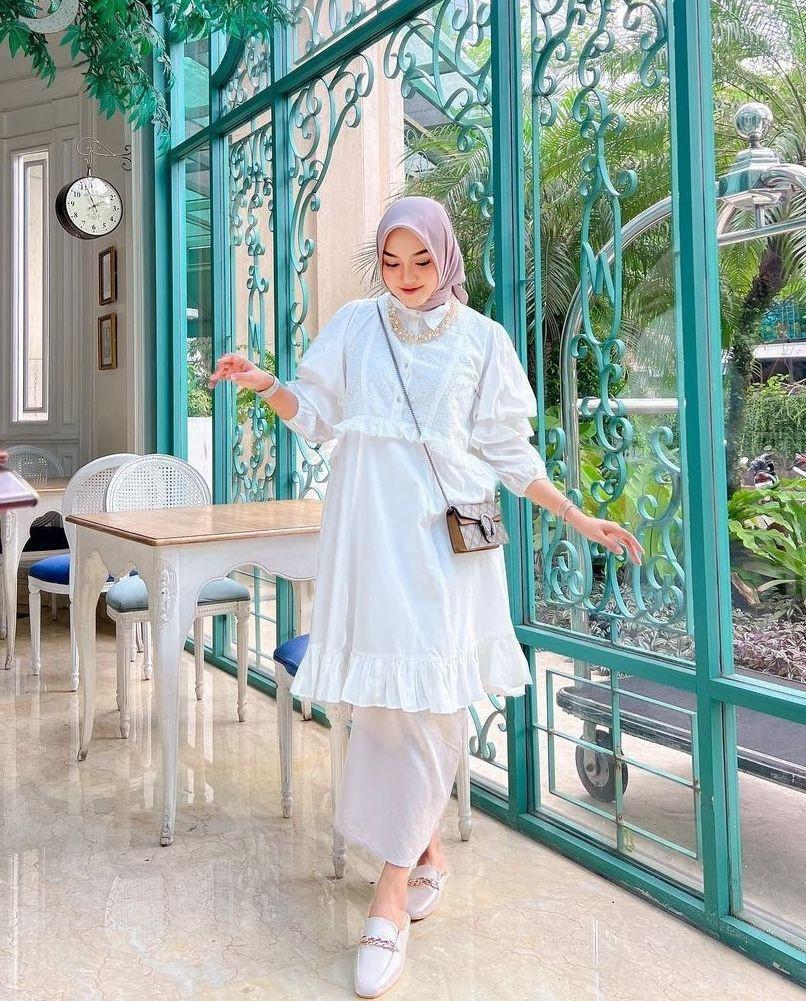 Ootd Hijab Anggun Selebgram Almineta Kece Buat Bukber