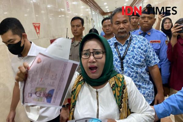 Warga Protes Soal Investasi Bodong Saat Rapat Polri Di Dpr