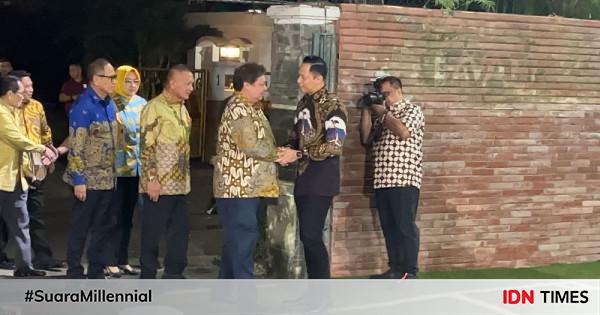 Airlangga Temui SBY Di Cikeas Langsung Disambut AHY