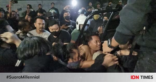 Tujuh Mahasiswa Makassar Ditangkap Saat Unjuk Rasa Hardiknas