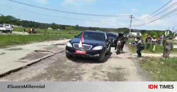 Viral Video Jokowi Tinjau Jalan Rusak Kota Baru Pakai Mercy