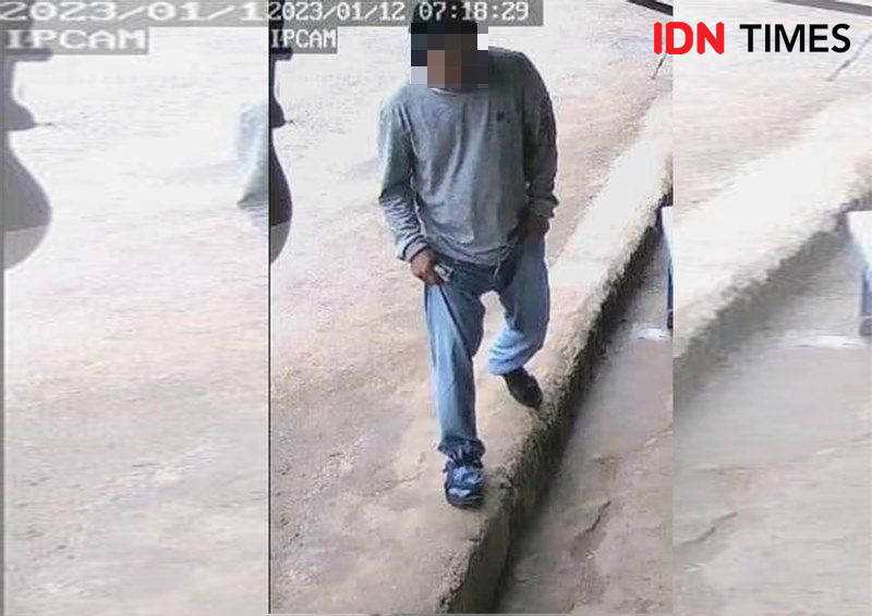 Seorang Warga Long Kali Terekam Cctv Saat Mencuri Di Warung