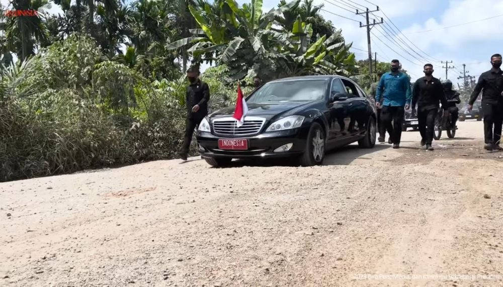 Tinjau Jalan Rusak Di Jambi Jokowi Perbaikan Diambil Pusat