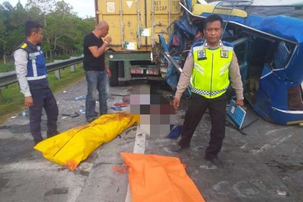 Kecelakaan Tol MedanTebingtinggi Bus Seruduk Truk