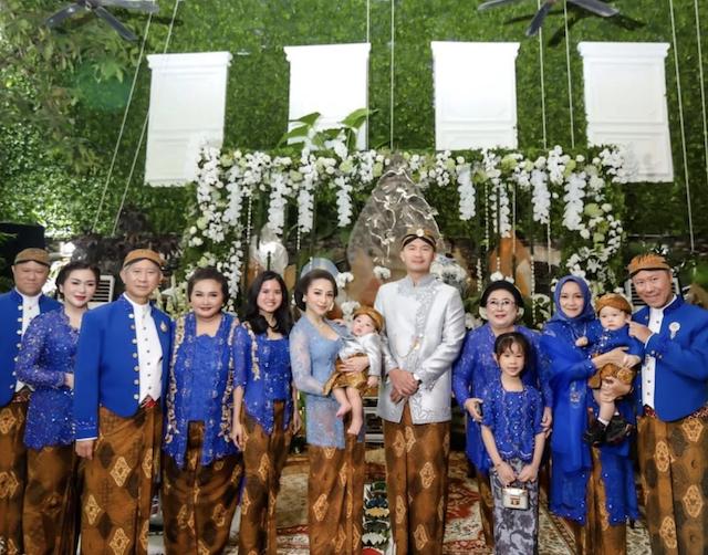 7 Potret Sederhana Keluarga Sigit Djokoseotono CEO Blue Bird