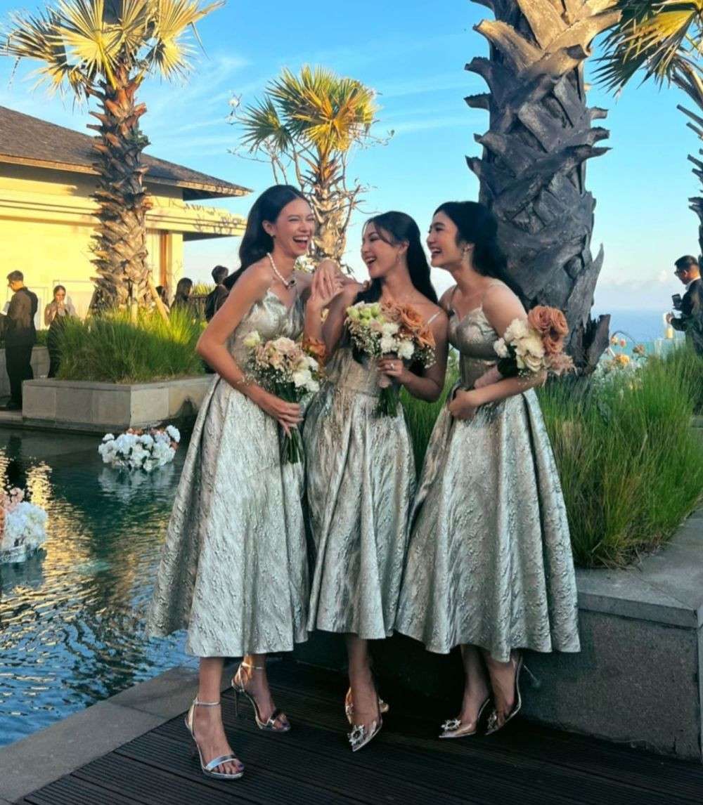 Potret Bridesmaid Di Resepsi Enzy Storia Febby Nangis