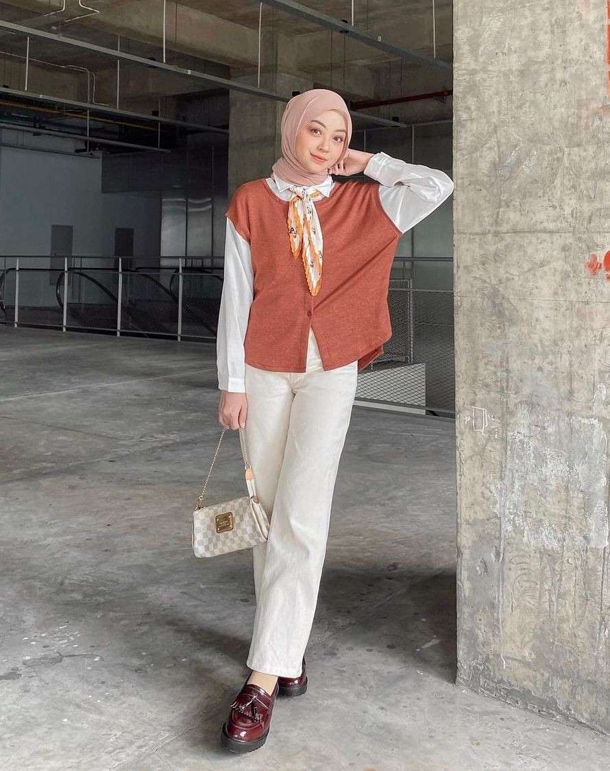 10 Inspirasi Korean Look Untuk OOTD Formal Gaya Hijab Modis