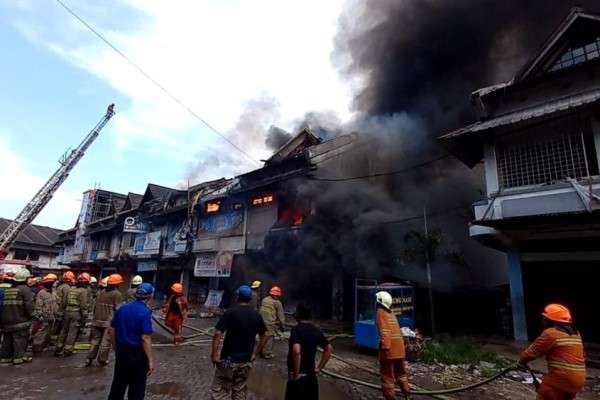 Ruko Di Pasar Caringin Kota Bandung Kebakaran