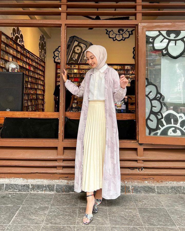 Padu Padan Style Hijab Colorful Ala Indira Hapsari