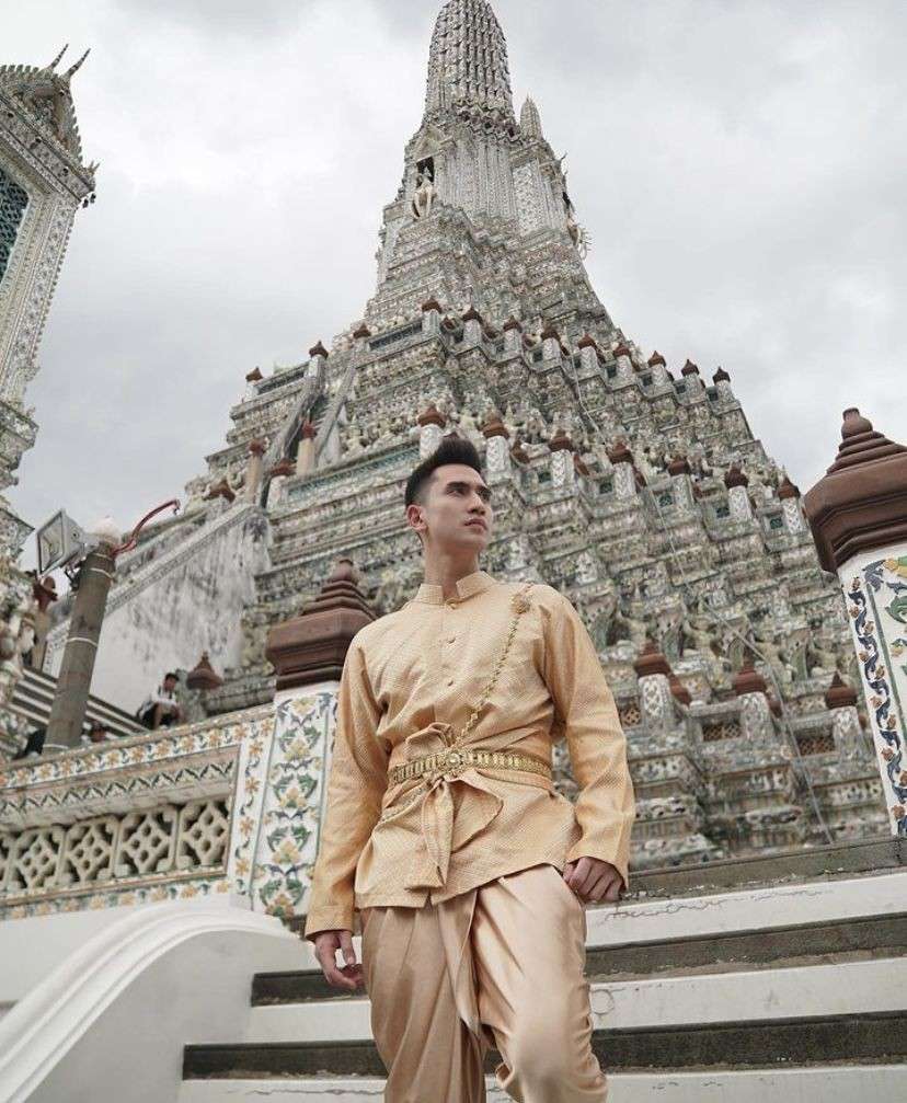 Momen Verrell Bramasta Pakai Baju Tradisional Thailand