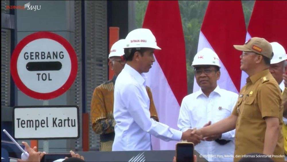 Jokowi Resmikan Tol Bengkulu Taba Sepanjang Kilometer