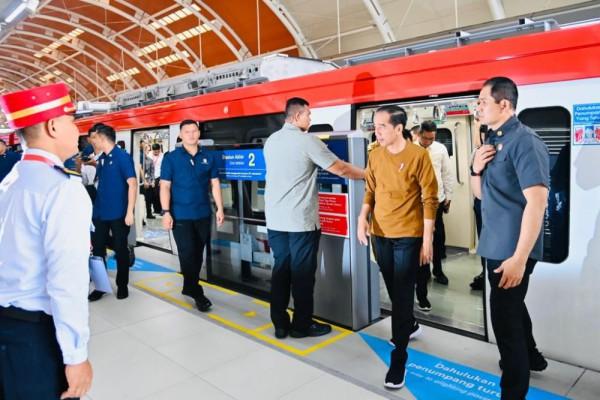 Jokowi Insyaallah Lrt Jakarta Beroperasi Agustus