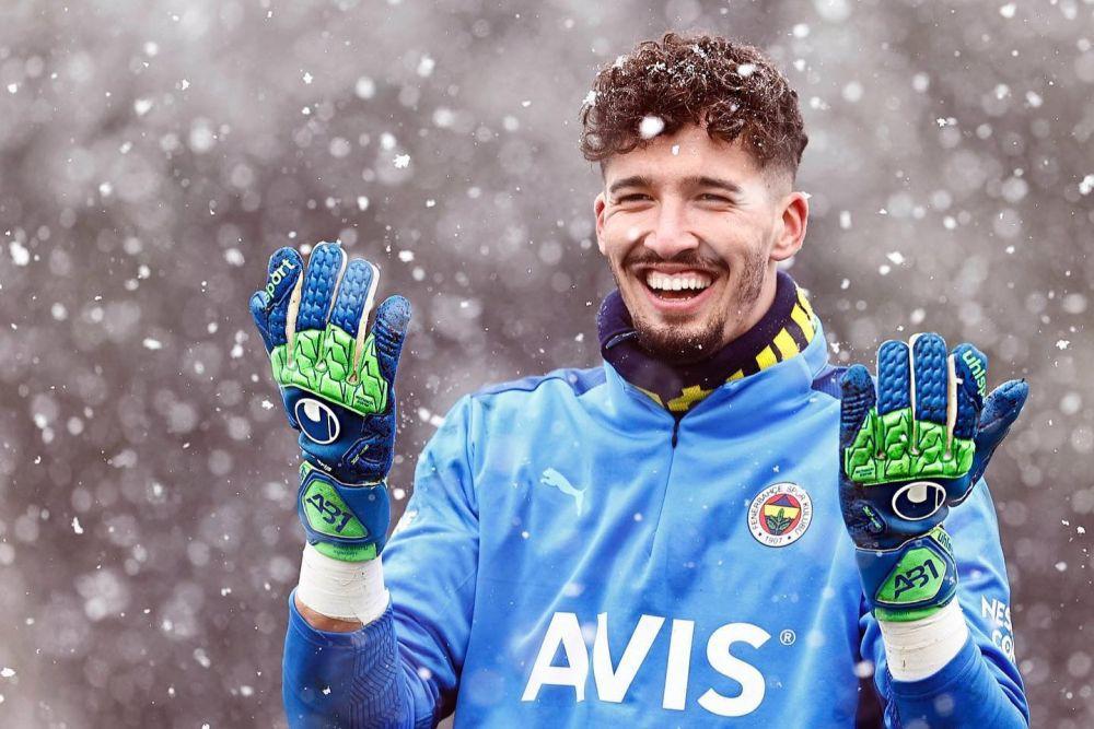 Profil Altay Bayindir Kiper Turki Yang Segera Gabung MU