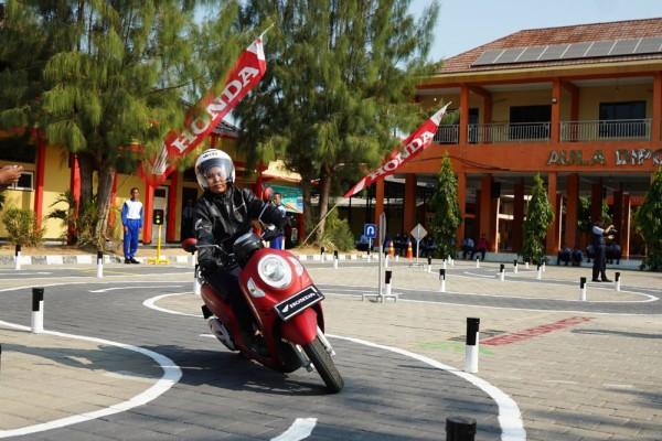 Hari Lalu Lintas Ahm Resmikan Safety Riding Laboratorium