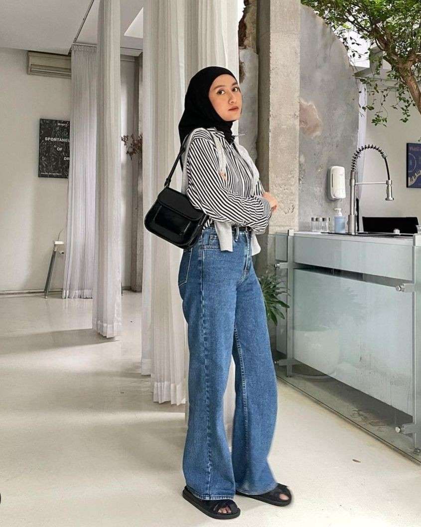 10 OOTD Hijab Celana Denim Untuk Style Semi Formal Gak Kaku