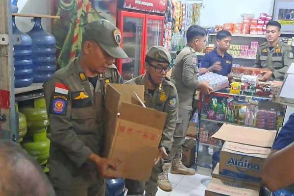 Satpol PP Tangsel Sita 1 954 Botol Miras Jelang Tahun Baru