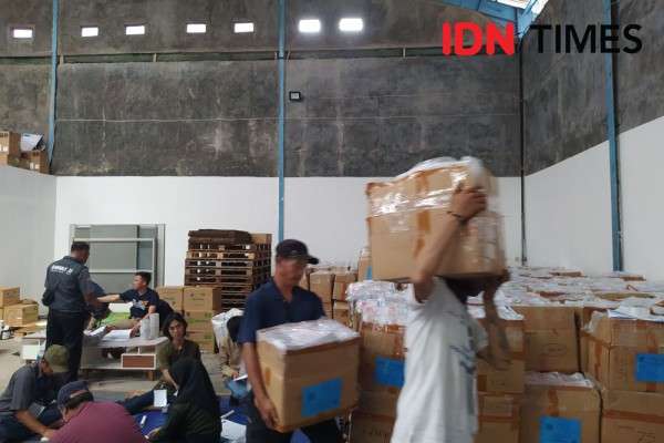 Logistik Pemilu Mulai Didistribusikan Ke Daerah Pelosok