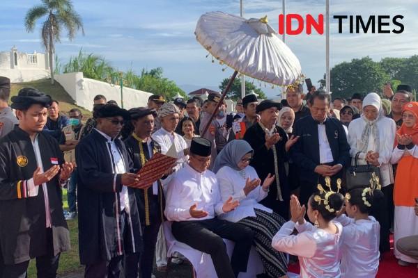 Anies Kunjungi Sultan Ternate Disambut Tradisi Kesultanan