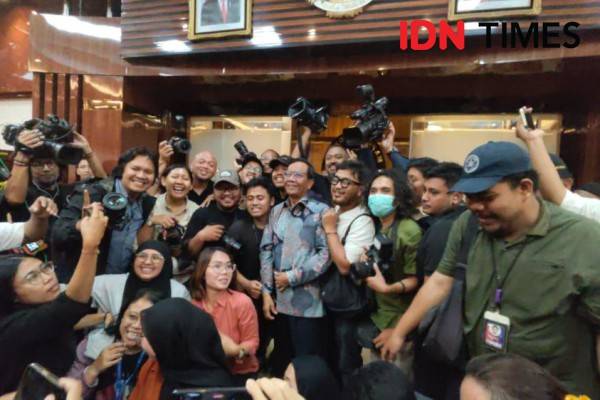 Jelang Akhir Jadi Menko Polhukam Mahfud MD Ajak Media Foto