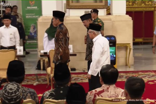 Jokowi Maruf Amin Bayar Zakat Di Istana Negara