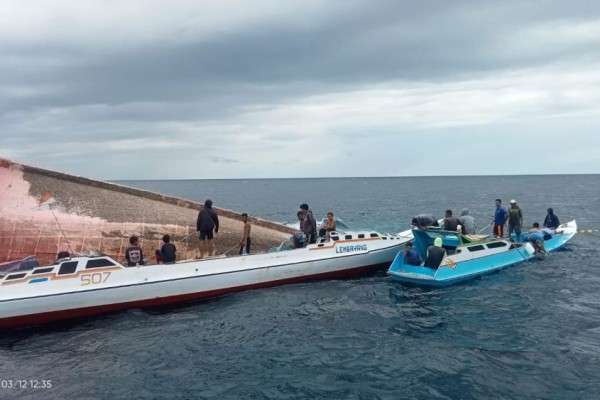 Kapal Tanker Korsel Berisi Abk Wni Terbalik Di Jepang