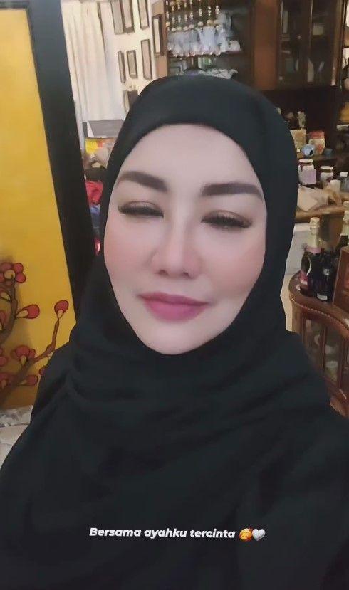 Potret Terbaru Reza Artamevia Yang Kini Mantap Berhijab Lagi