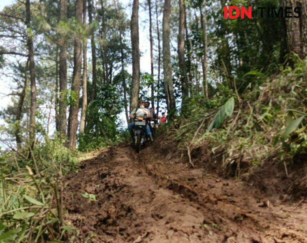 Terdampak Longsor Puluhan Keluarga Di Kbb Mengungsi