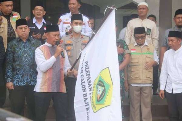 Pj Bupati Bogor Lepas Keberangkatan Calon Jemaah Haji