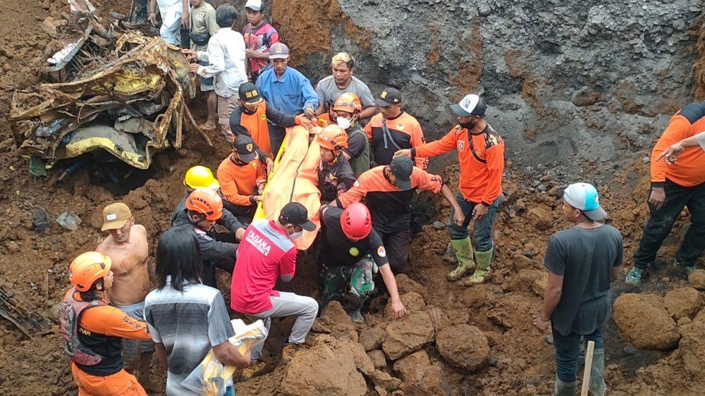 Longsor Tambang Pasir Lumajang 2 Korban Ditemukan